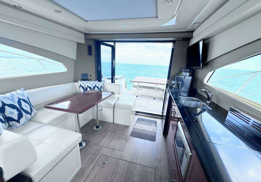 43ft Carver Yacht For Sale