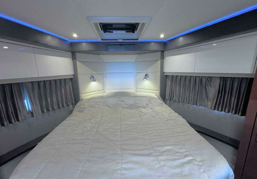 43ft Carver Yacht For Sale