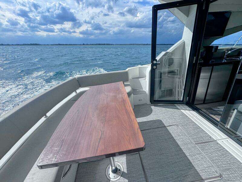 43ft Carver Yacht For Sale