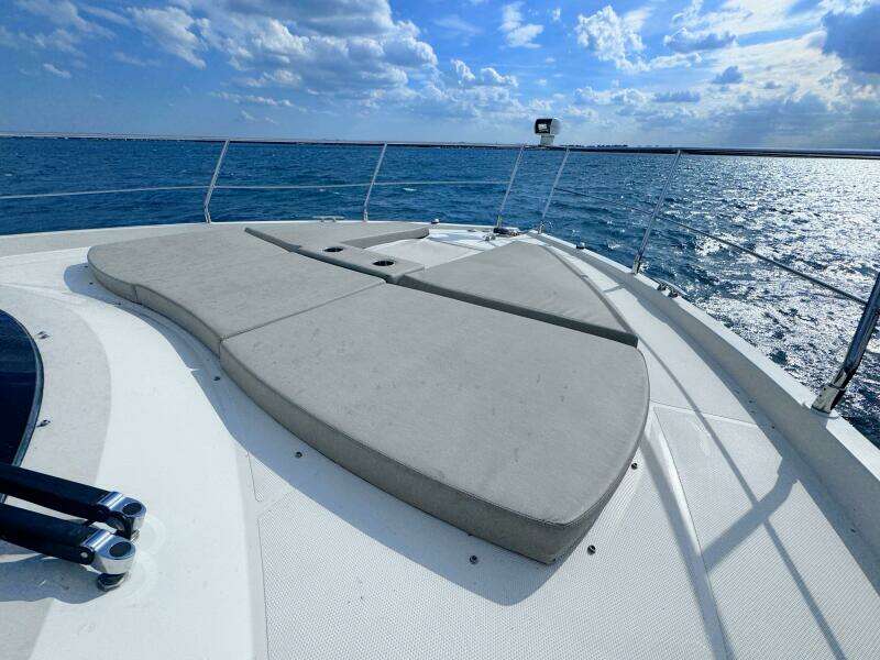 43ft Carver Yacht For Sale