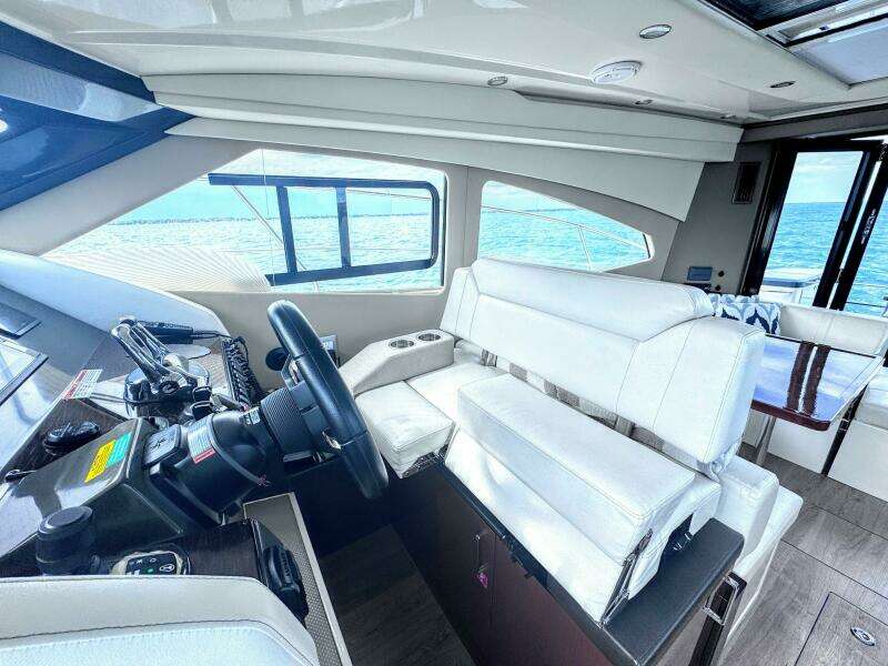 43ft Carver Yacht For Sale