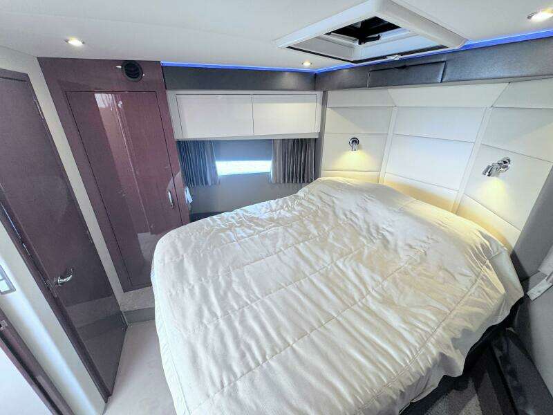 43ft Carver Yacht For Sale
