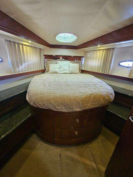 53ft Carver Yacht For Sale