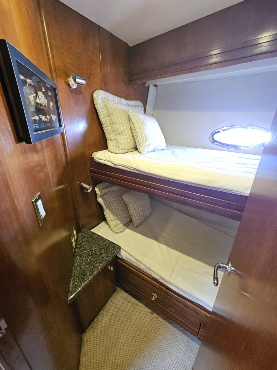 53' 1999 Carver 530 Voyager