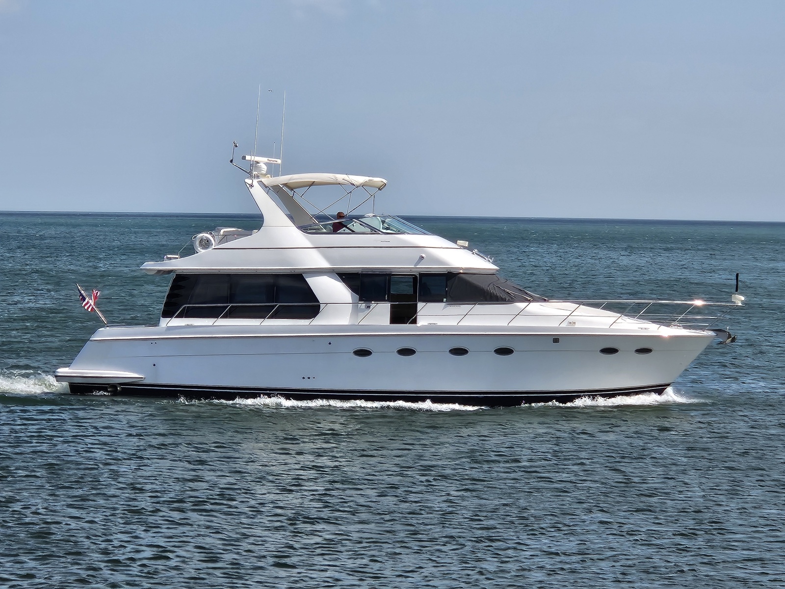 53' 1999 Carver 530 Voyager