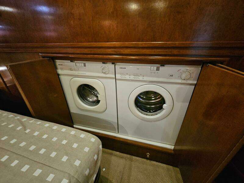 53ft Carver Yacht For Sale
