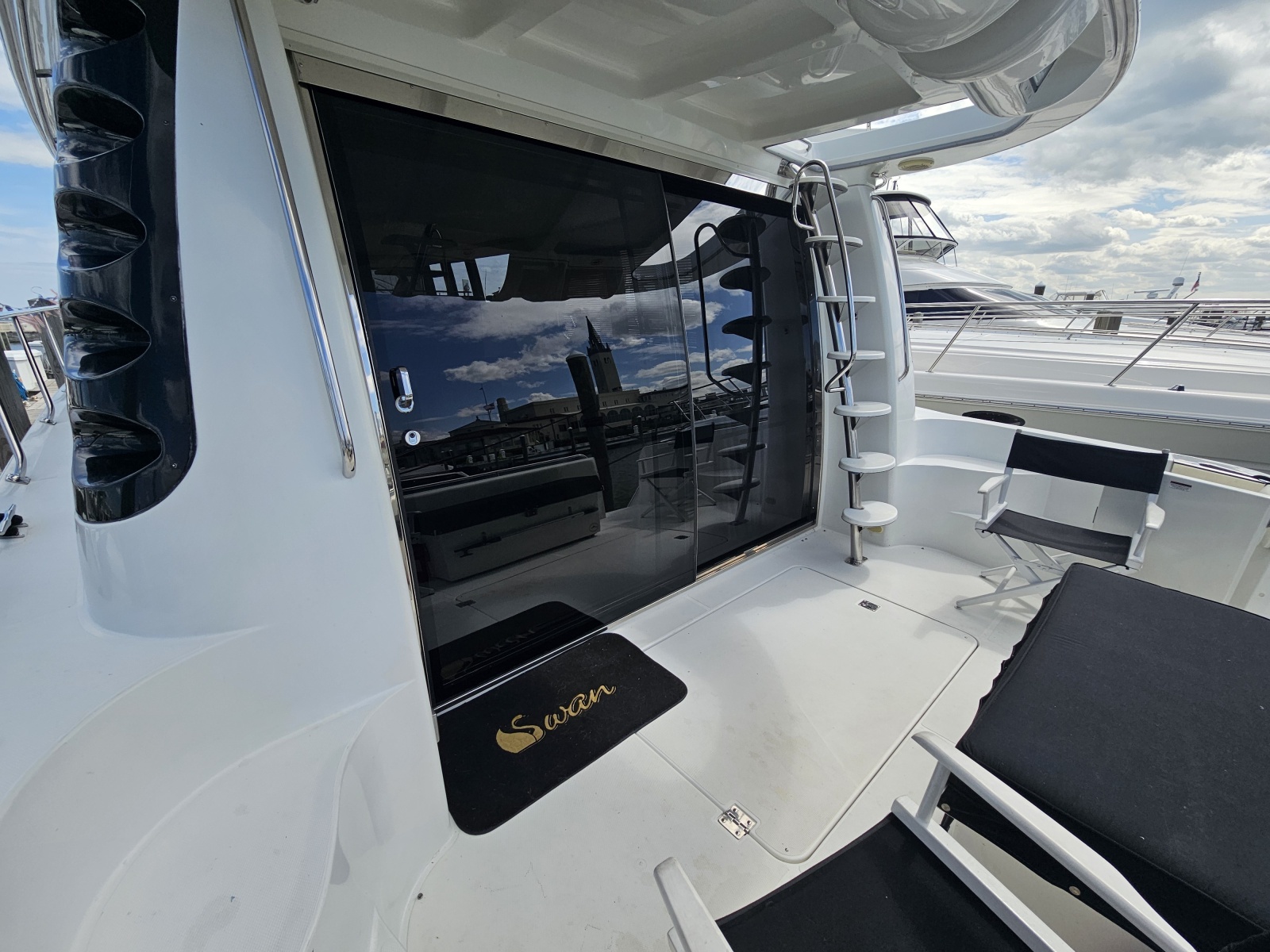 53' 1999 Carver 530 Voyager
