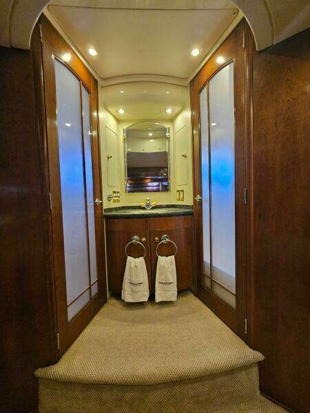 53ft Carver Yacht For Sale