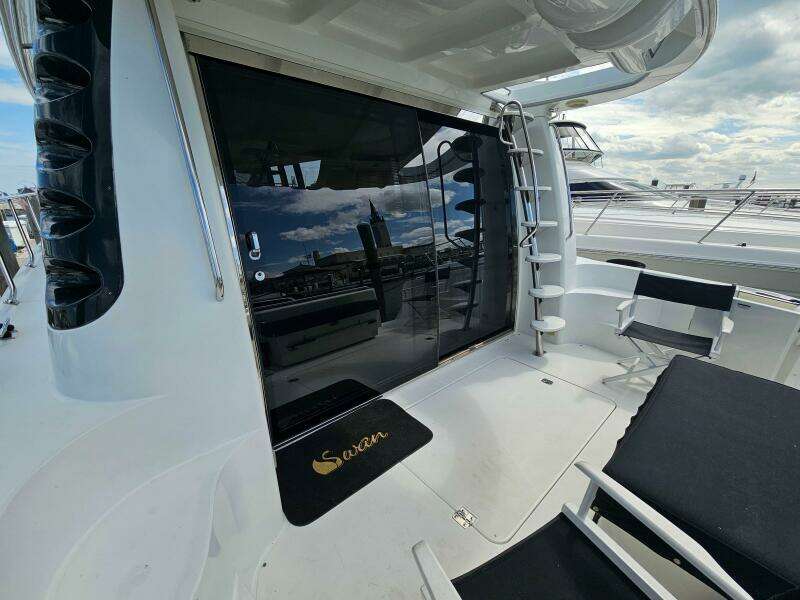 53ft Carver Yacht For Sale