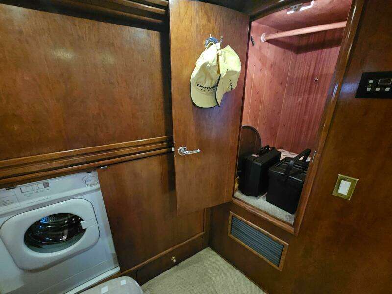 53ft Carver Yacht For Sale