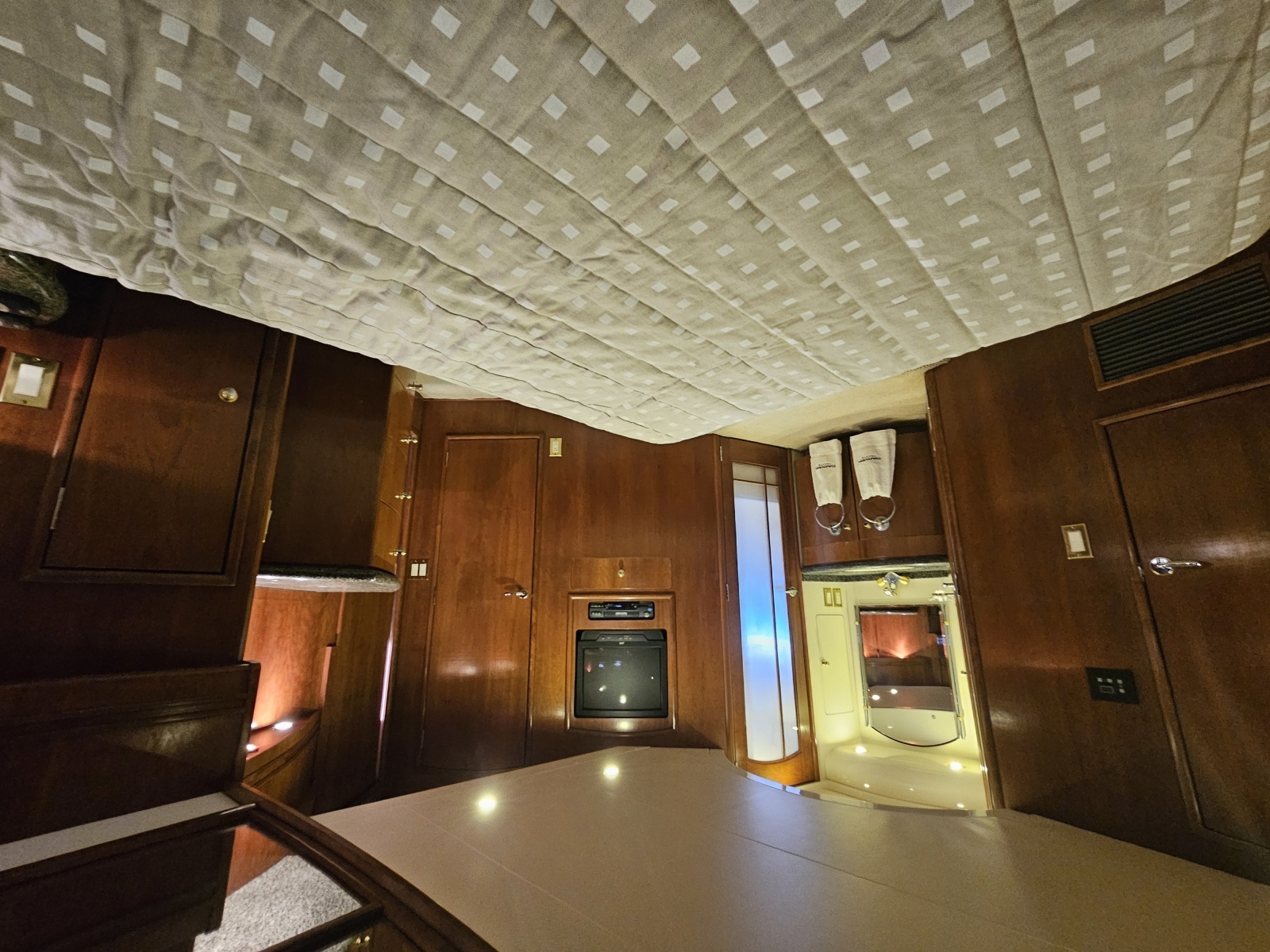 1999 Carver 530 Voyager