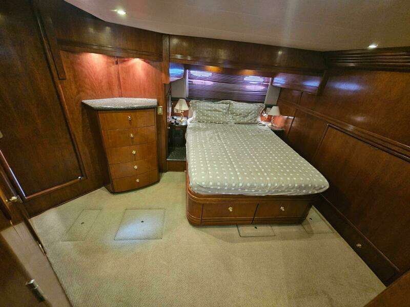 53ft Carver Yacht For Sale