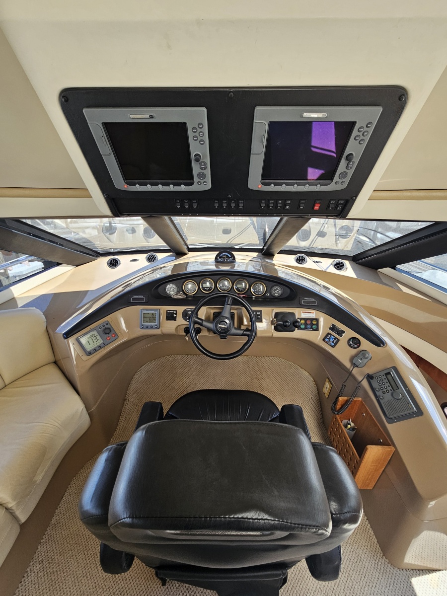 53' 1999 Carver 530 Voyager