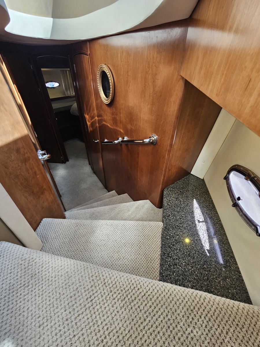 53' 1999 Carver 530 Voyager