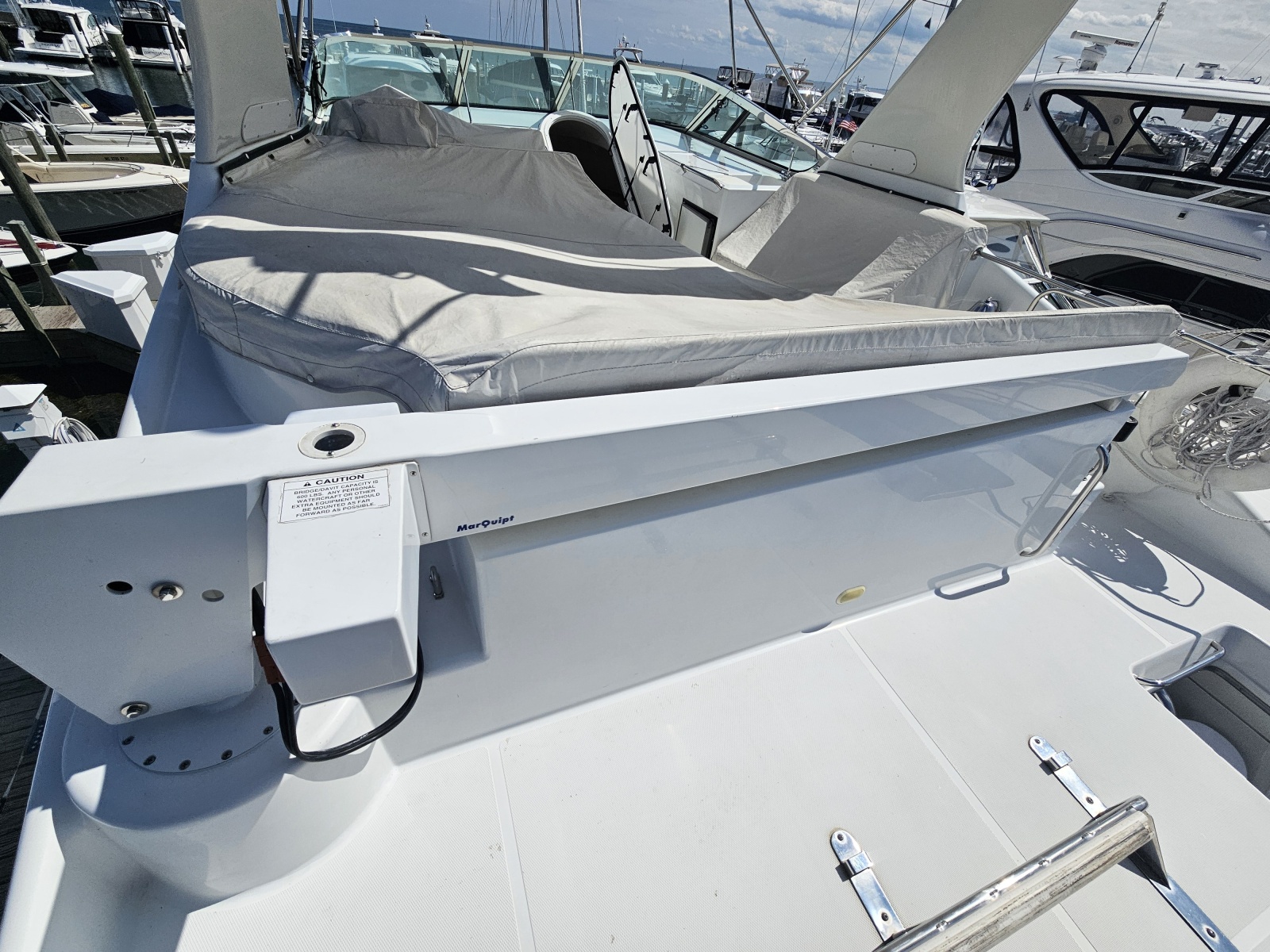 53' 1999 Carver 530 Voyager