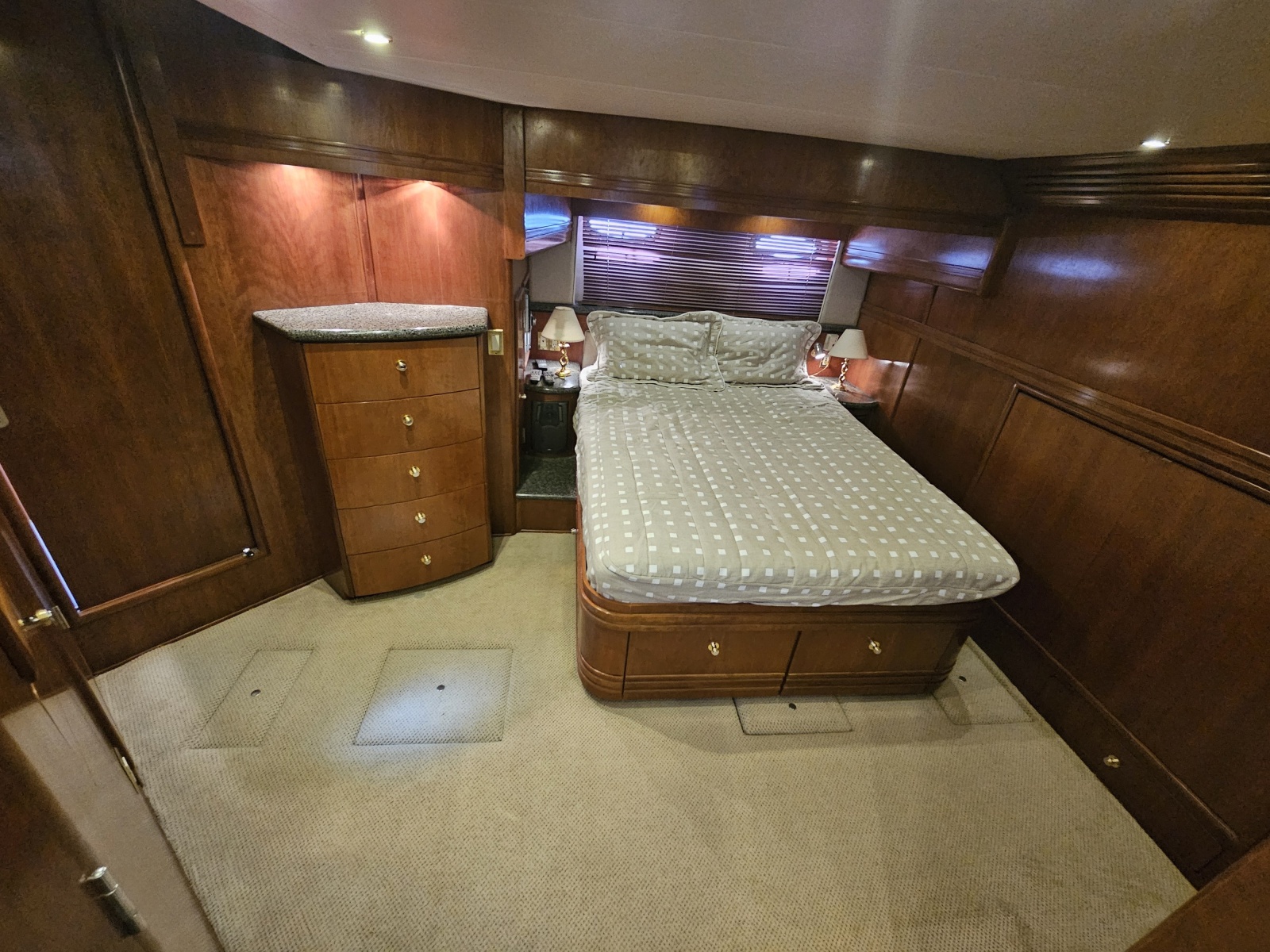 53' 1999 Carver 530 Voyager