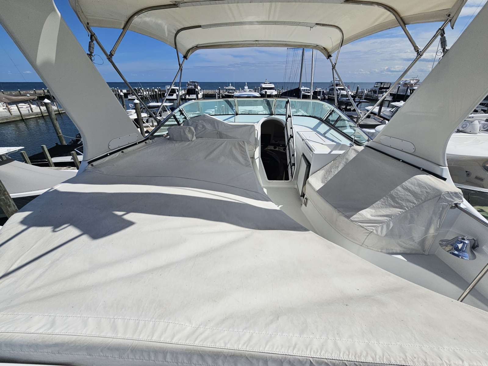 53' 1999 Carver 530 Voyager