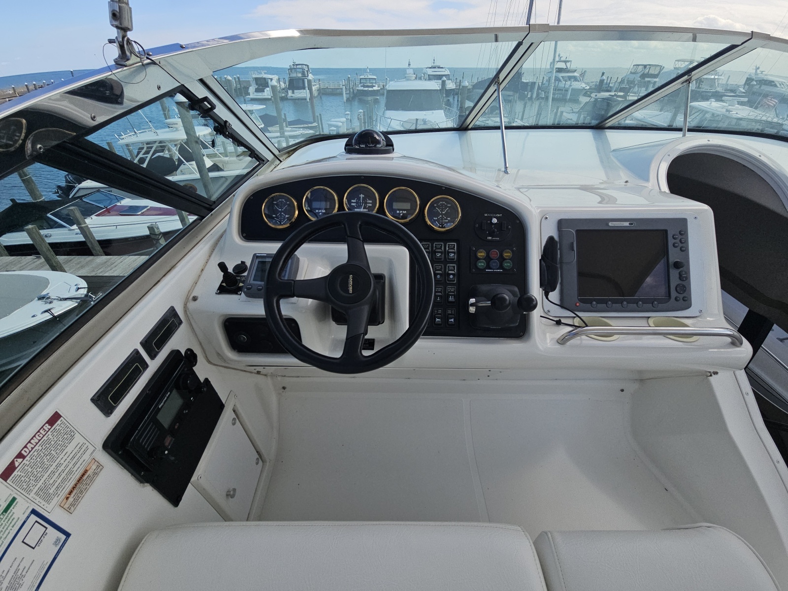 53' 1999 Carver 530 Voyager
