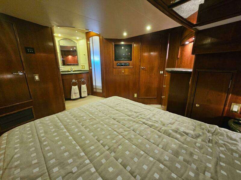 53ft Carver Yacht For Sale
