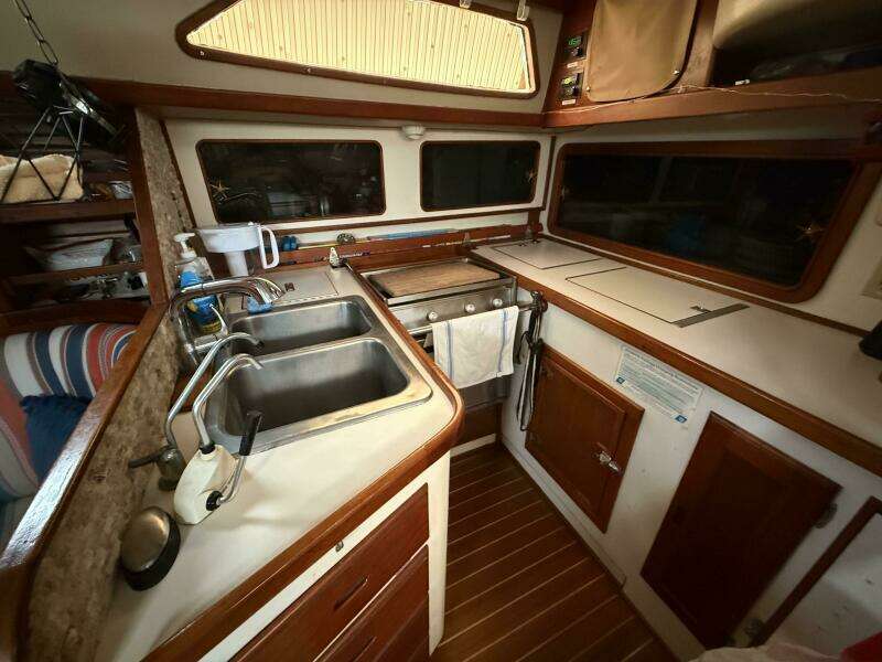 Meno Mosso 44ft Catalina Morgan Yacht For Sale