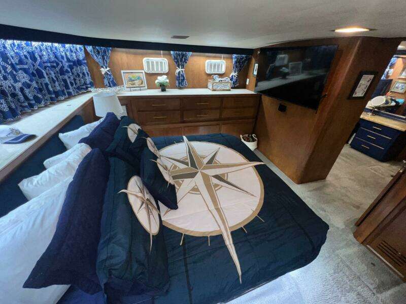 65ft Hatteras Yacht For Sale