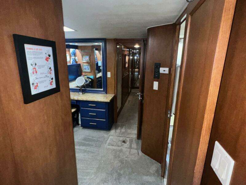 65ft Hatteras Yacht For Sale