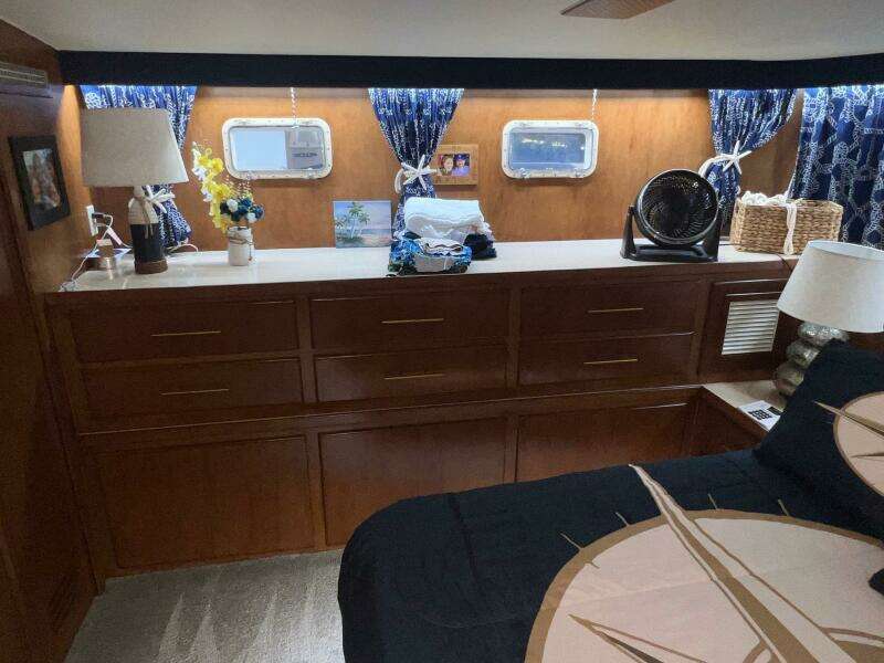 65ft Hatteras Yacht For Sale