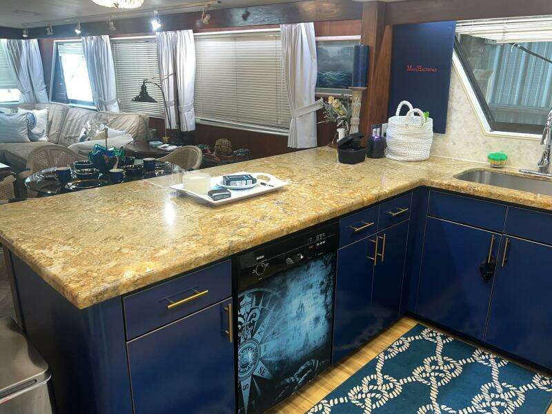 65ft Hatteras Yacht For Sale