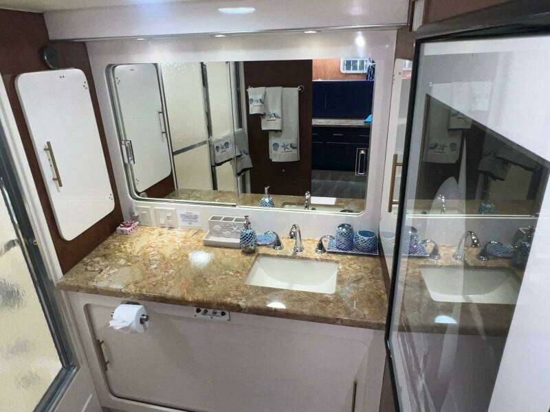 65ft Hatteras Yacht For Sale