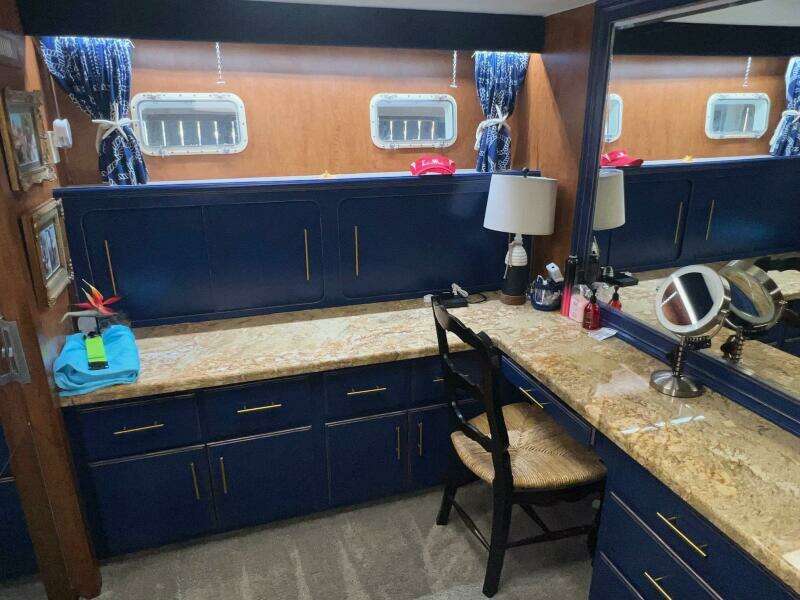 65ft Hatteras Yacht For Sale