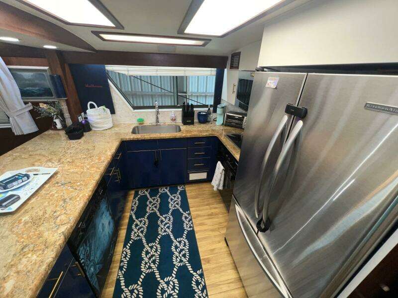 65ft Hatteras Yacht For Sale