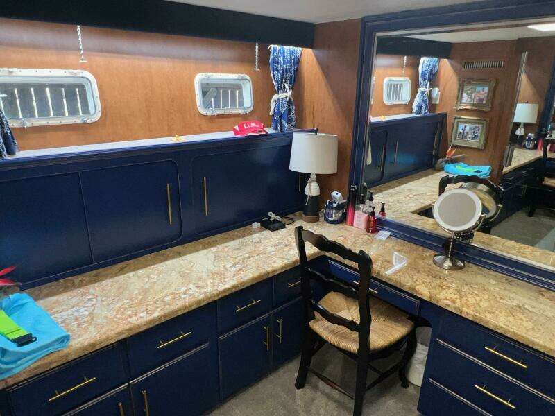 65ft Hatteras Yacht For Sale