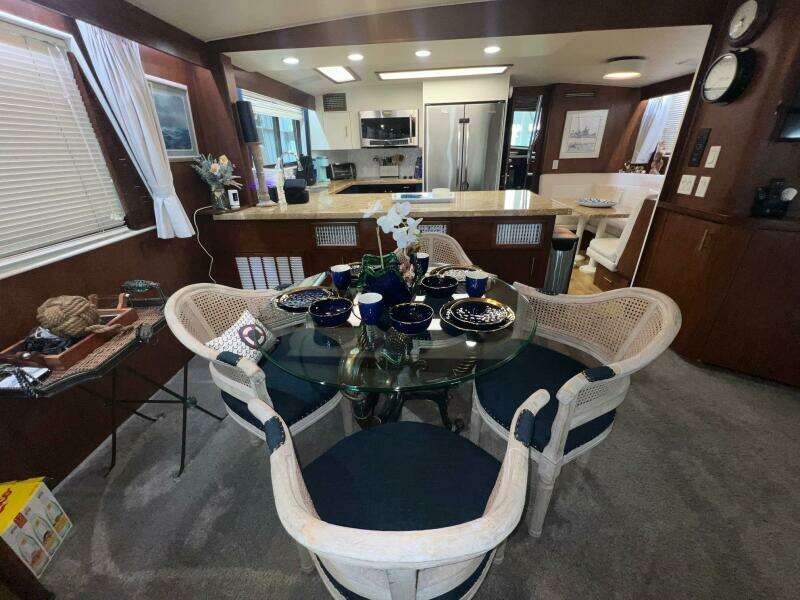 65ft Hatteras Yacht For Sale