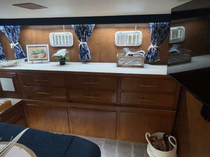 65ft Hatteras Yacht For Sale