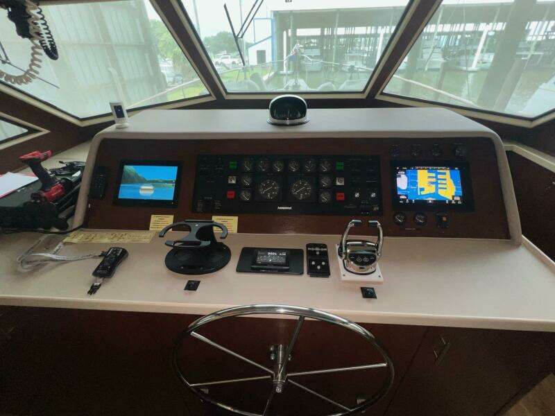 65ft Hatteras Yacht For Sale