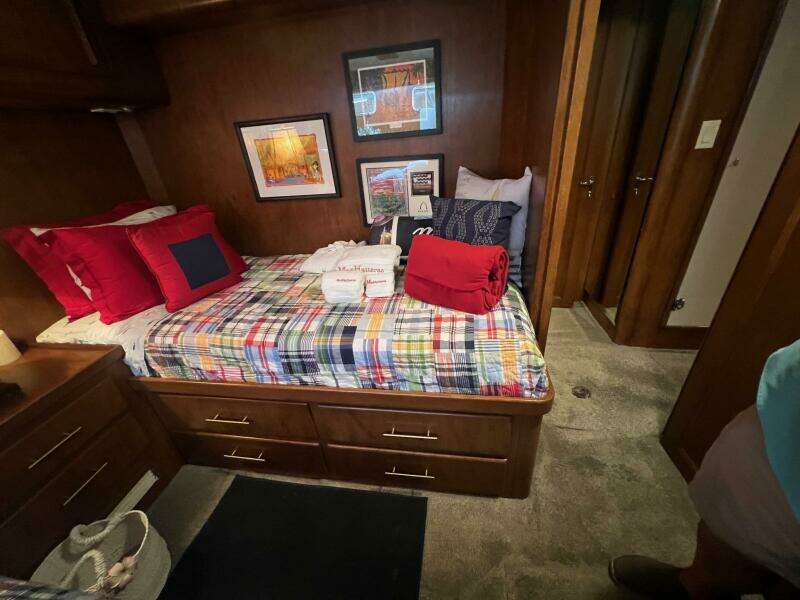 65ft Hatteras Yacht For Sale
