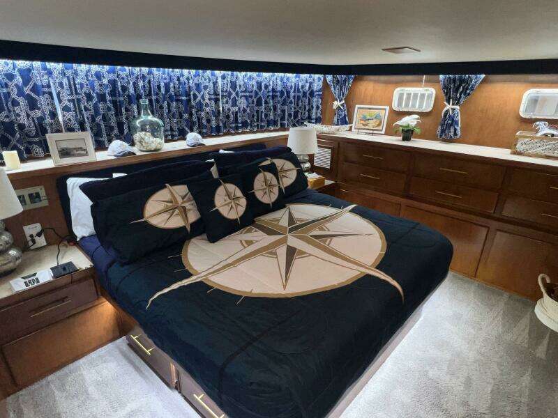 65ft Hatteras Yacht For Sale