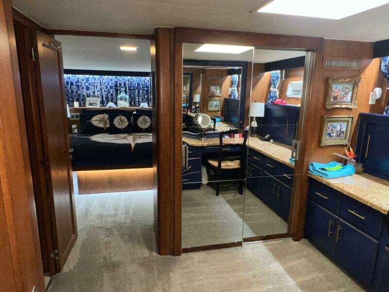 65ft Hatteras Yacht For Sale