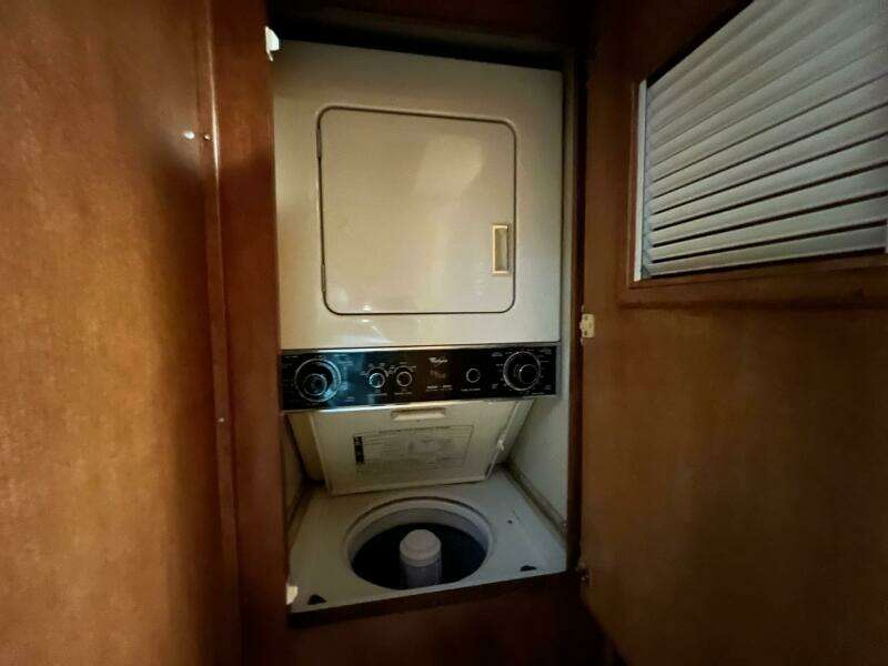 65ft Hatteras Yacht For Sale