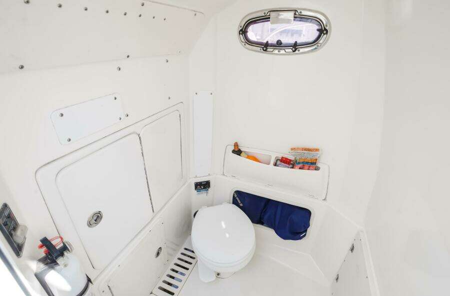 24ft Boston Whaler Yacht For Sale