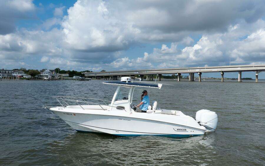 24ft Boston Whaler Yacht For Sale