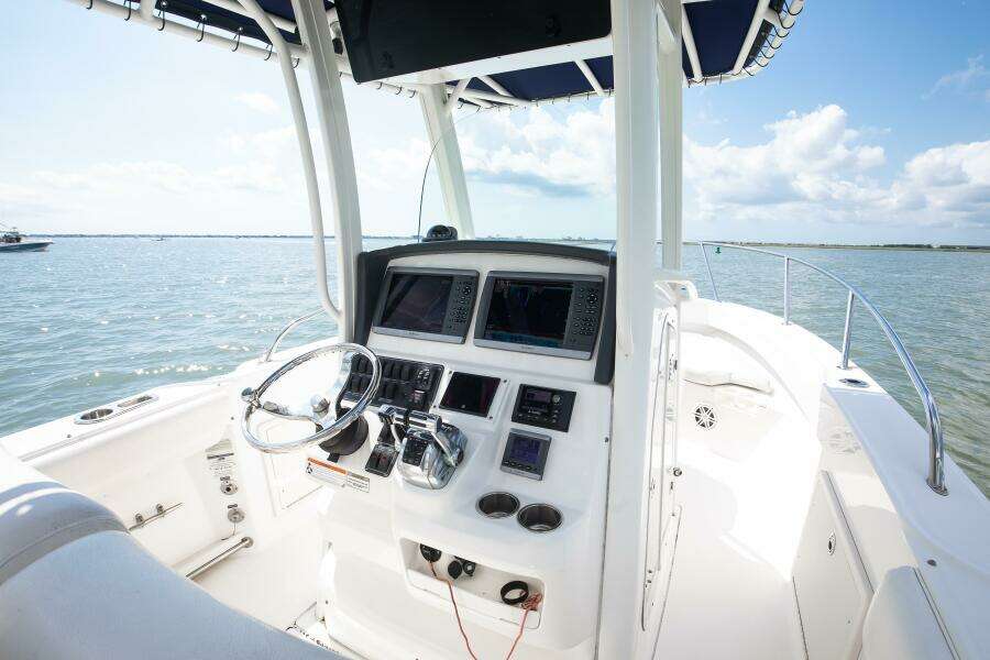24ft Boston Whaler Yacht For Sale