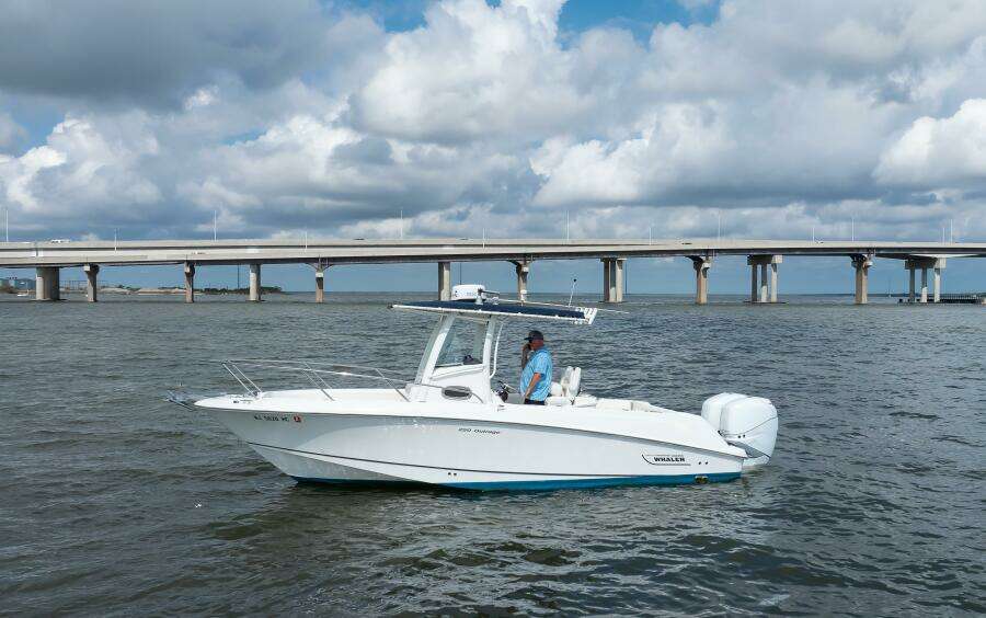 24ft Boston Whaler Yacht For Sale