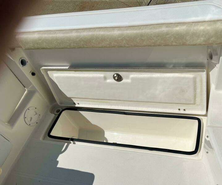 Empty Nest 26ft Seaswirl Striper Yacht For Sale