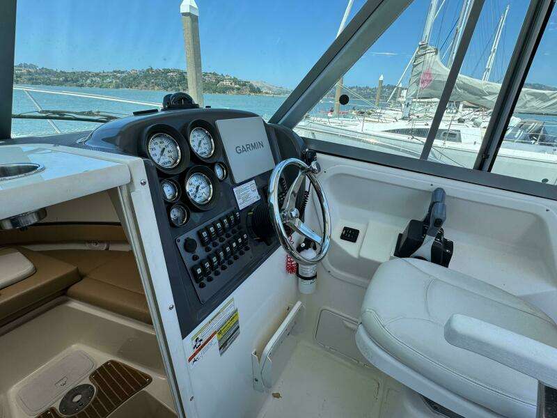 Empty Nest 26ft Seaswirl Striper Yacht For Sale