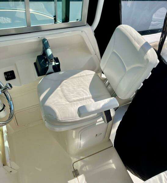 Empty Nest 26ft Seaswirl Striper Yacht For Sale