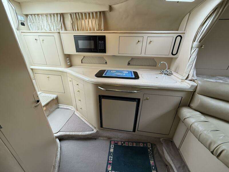 31ft Sea Ray Yacht For Sale