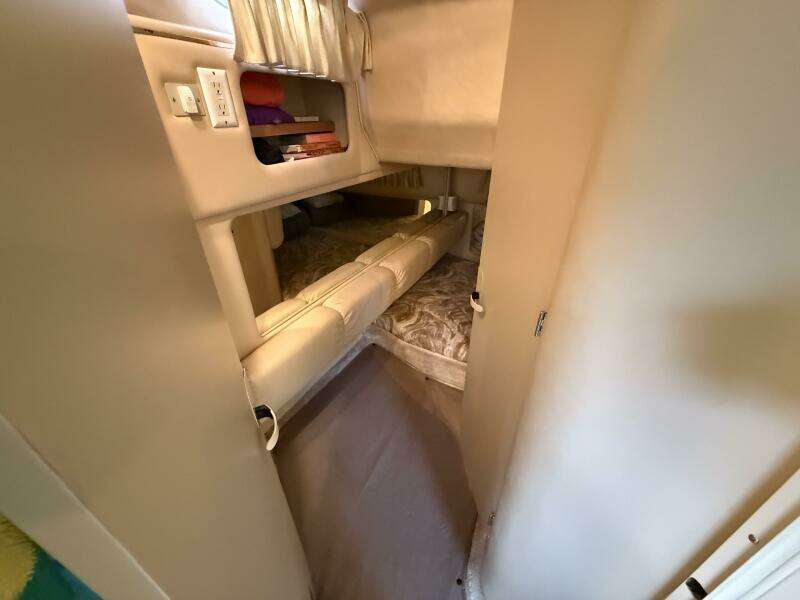 31ft Sea Ray Yacht For Sale