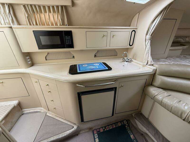 31ft Sea Ray Yacht For Sale