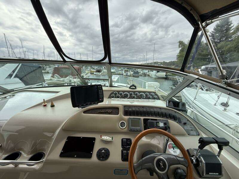 31ft Sea Ray Yacht For Sale